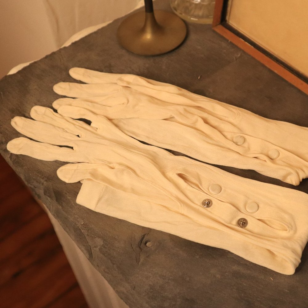 Antique Formal White Elbow Length Gauze Gloves